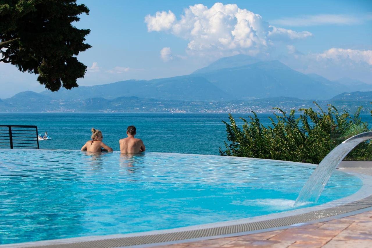 piscina coperta riscaldata - Photo de Campeggio Da Giovanni, Peschiera del  Garda - Tripadvisor